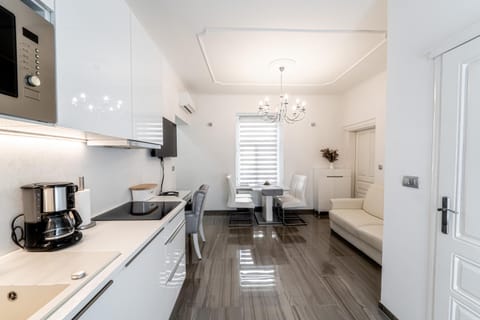 TV and multimedia, Kitchen or kitchenette, Living room, Seating area, Dining area, minibar