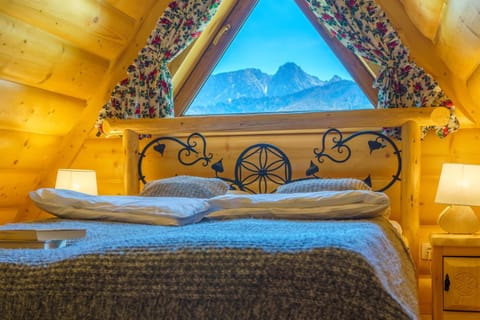 Bed, Mountain view