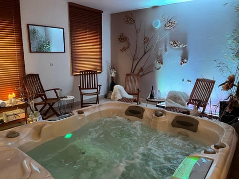 Property building, Hot Tub
