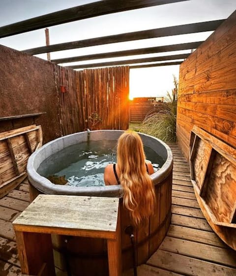 Hot Tub, Hot Tub