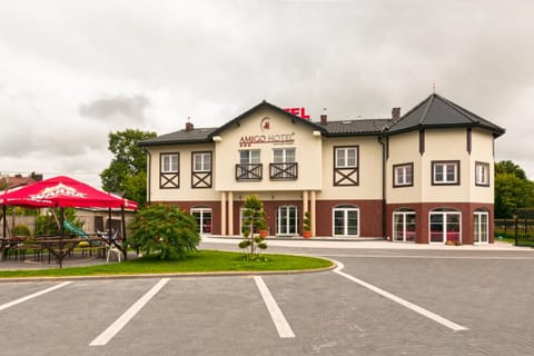 Property building, Facade/entrance, Day