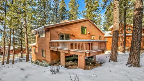Your Roomy Northstar Retreat Awaits House in Sierra Nevada