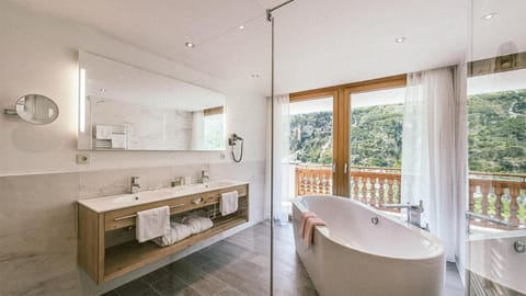 Gourmet & Wine Hotel Austria - 4 Sterne superior - Ski In Ski Out Hotel in Obergurgl