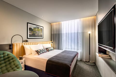 Bed, TV and multimedia, Photo of the whole room, Bedroom