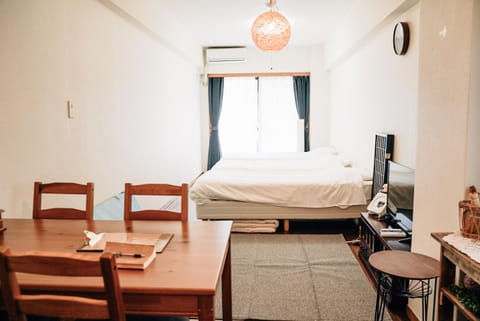 Bed, Photo of the whole room, Dining area, Bedroom, air conditioner