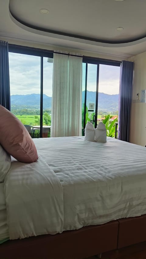 Bed, Natural landscape, Photo of the whole room, Bedroom