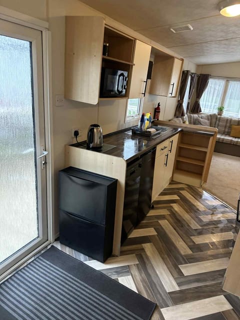 3 bedroom 8 berth Standard Basic caravans with Hot Tub,Mountain Bikes House in Tattershall