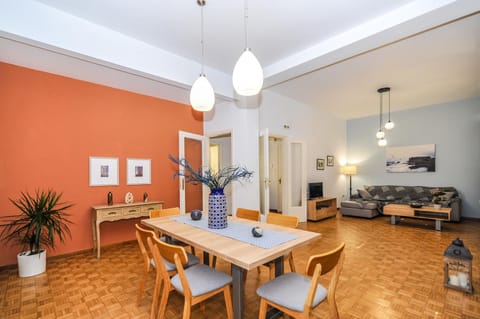 Living room, Seating area, Dining area