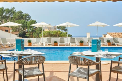 Balcony/Terrace, Pool view, Swimming pool, Swimming pool