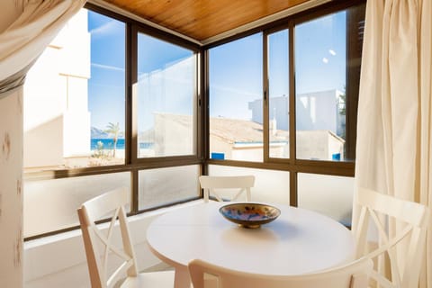 Facade/entrance, Living room, Seating area
