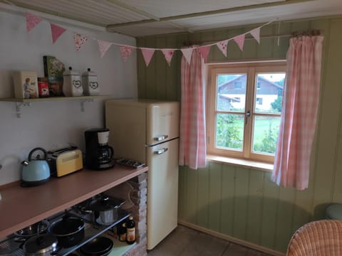 Kitchen or kitchenette, Garden view
