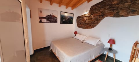 Bed, Photo of the whole room, Decorative detail, Bedroom