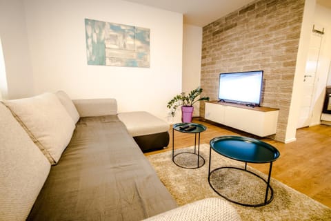 TV and multimedia, Living room, Photo of the whole room, Seating area