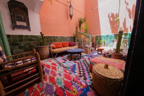 Patio, Decorative detail, Seating area, Dining area, Inner courtyard view