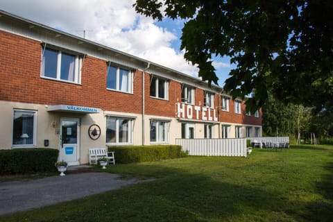 Facade/entrance, Garden