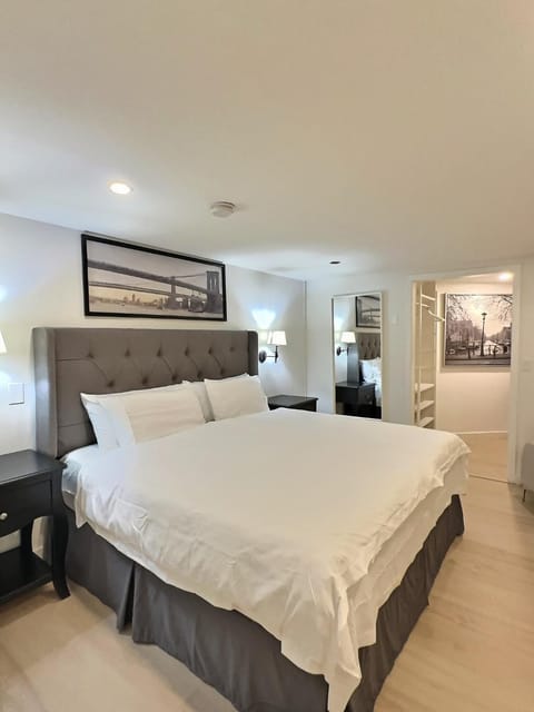 Classic King Size Guest Suite Apartment in Burnaby