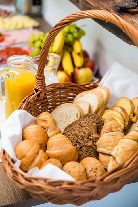 Food and drinks, Food, Breakfast, Continental breakfast, Buffet breakfast