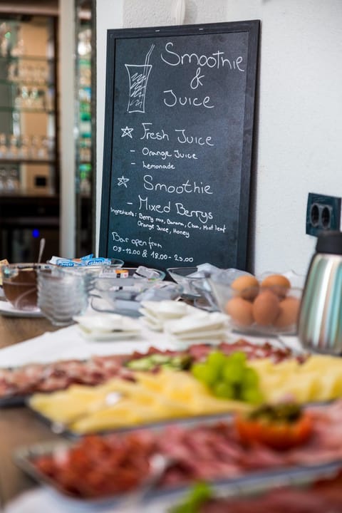 Food and drinks, Food, Breakfast, Continental breakfast, Buffet breakfast, Drinks