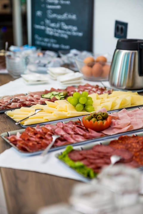 Food and drinks, Food, Breakfast, Continental breakfast