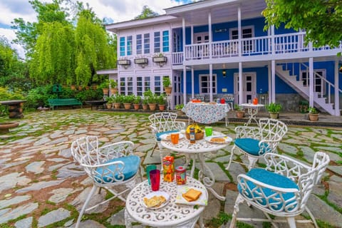 Property building, Seating area