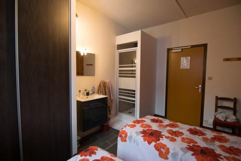 Bathroom, Kitchen or kitchenette, Bedroom