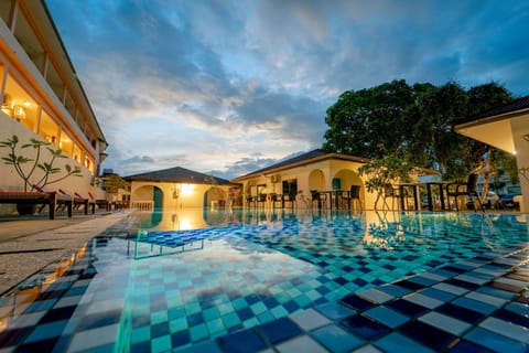 Swimming pool