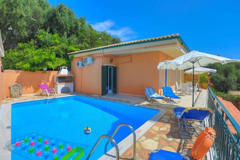 Property building, Other, Swimming pool, sunbed