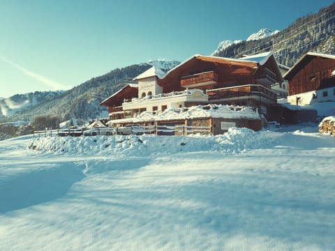 Facade/entrance, Winter