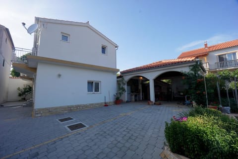Apartments Sanja Bed and Breakfast in Tisno