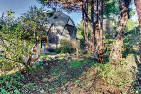 Surf Dome at Otter Rock House in Otter Rock