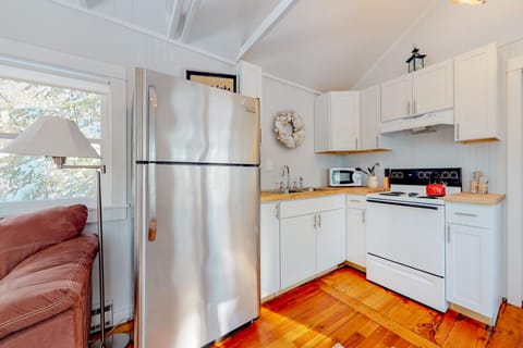 Lake Time Cottage House in Orland