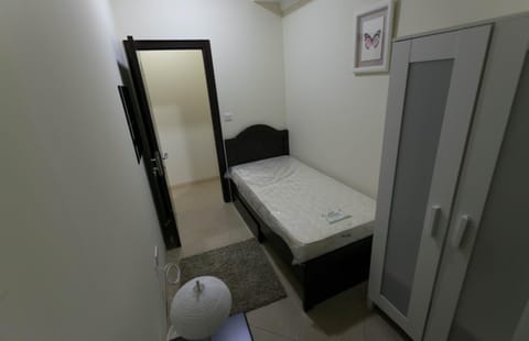Small Budget Rooms for 'girls' only in Dubai, Marina Vacation rental in Dubai
