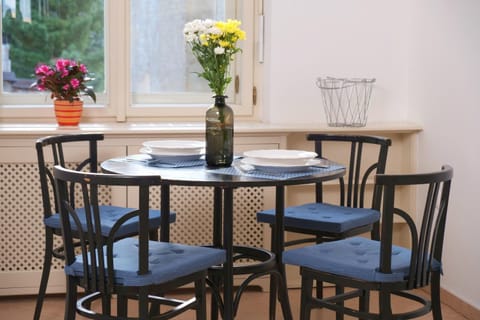 Seating area, Dining area