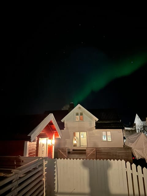 Koselig hus nært havet i Lofoten, Kabelvåg House in Lofoten
