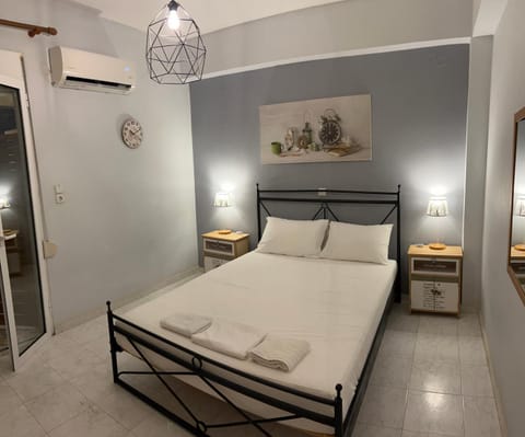 Bedroom, towels, air conditioner