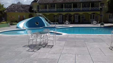Swimming pool, Swimming pool