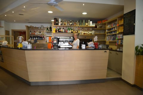 Staff, Lounge or bar, Drinks