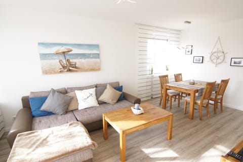 Living room, Photo of the whole room, Dining area