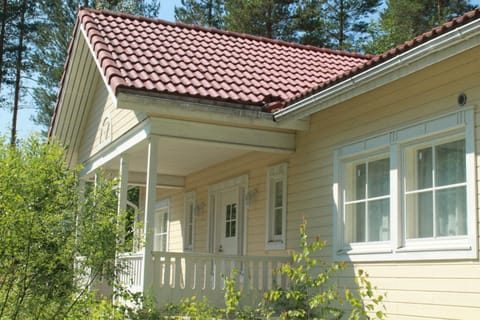 Коттедж в Финляндии, Enonkoski (желтый) House in Finland