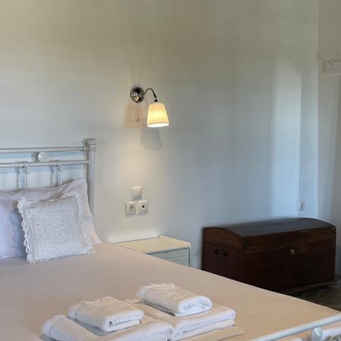 Drymonas Heights Kythira Traditional Volto House in Islands