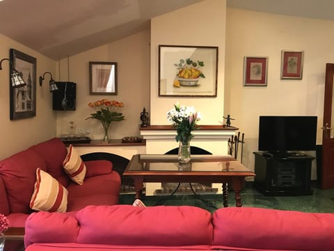 Communal lounge/ TV room, Dining area