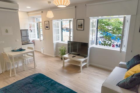 TV and multimedia, Living room, Seating area, Dining area, Bedroom