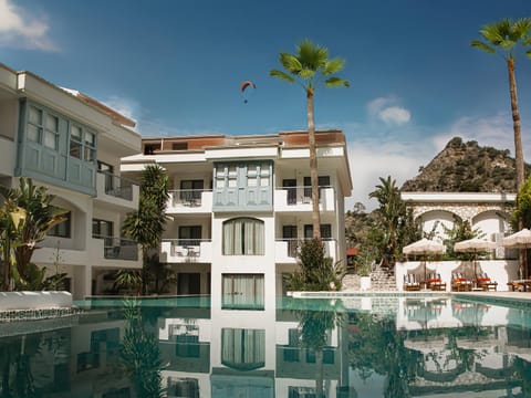 Property building, Swimming pool