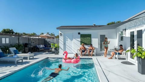 Pool House 3B-2B King Bed - BBQ - EV House in Hollywood