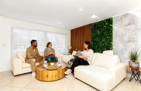 Pool House 3B-2B King Bed - BBQ - EV House in Hollywood