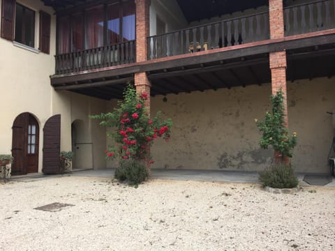 Facade/entrance, Floor plan