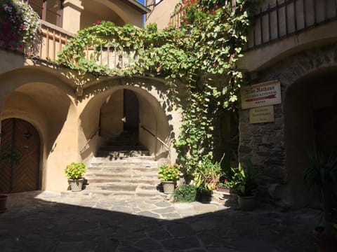 Patio, Facade/entrance