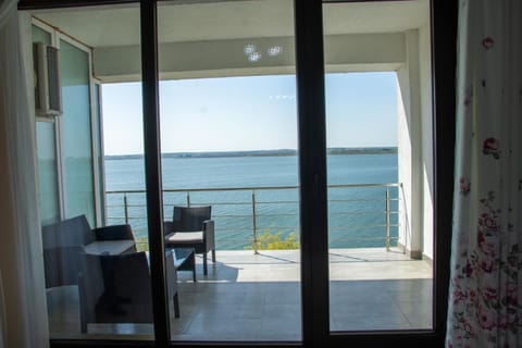 Natural landscape, View (from property/room), Balcony/Terrace, Seating area, Lake view