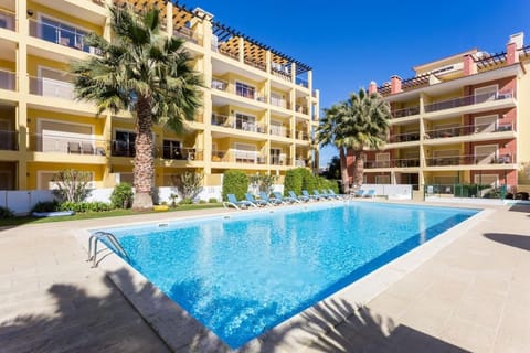 Property building, Swimming pool, sunbed