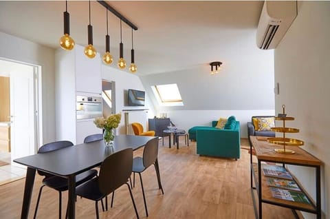 TV and multimedia, Kitchen or kitchenette, Living room, Dining area